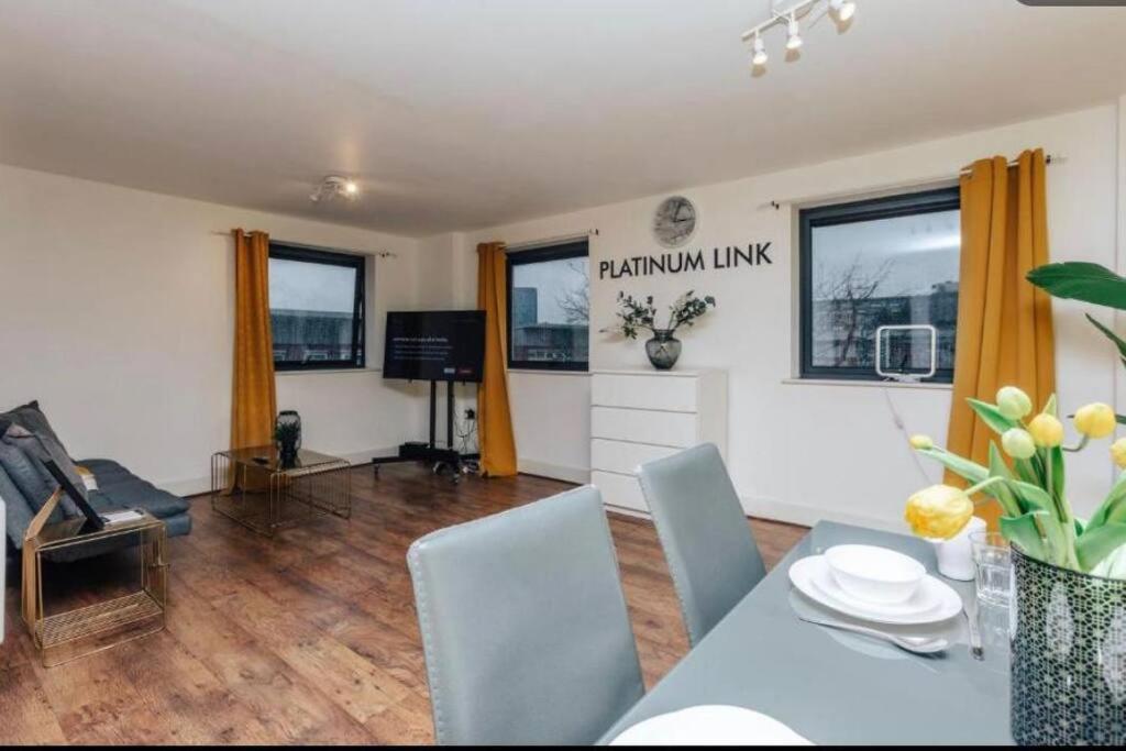 Sl Luxury 2 Bed Broad St Home เบอร์มิงแฮม ภายนอก รูปภาพ