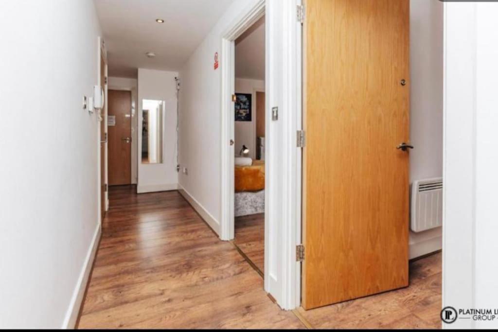 Sl Luxury 2 Bed Broad St Home เบอร์มิงแฮม ภายนอก รูปภาพ