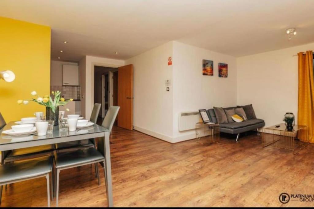 Sl Luxury 2 Bed Broad St Home เบอร์มิงแฮม ภายนอก รูปภาพ